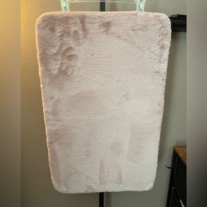 NWT - Very Nice Plush Memory Foam Bath Mat.
